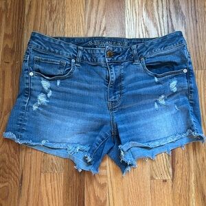 American Eagle Midi shorts